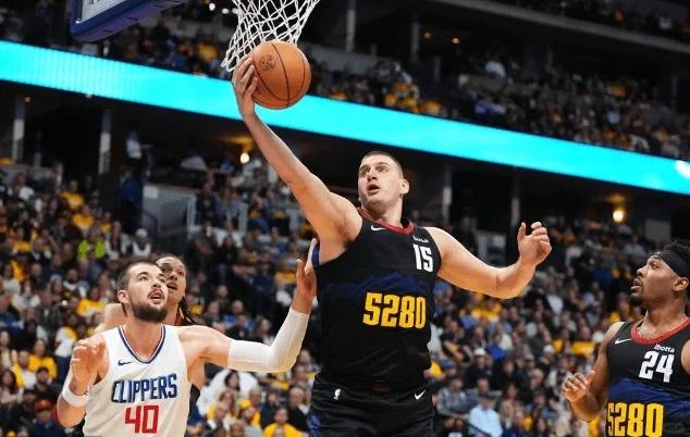 黄蜂负小牛遭遇四连败,瓦兰丘纳斯表现不俗但难救主 黄蜂负小牛遭遇四连败,瓦兰丘纳斯表现不俗但难救主