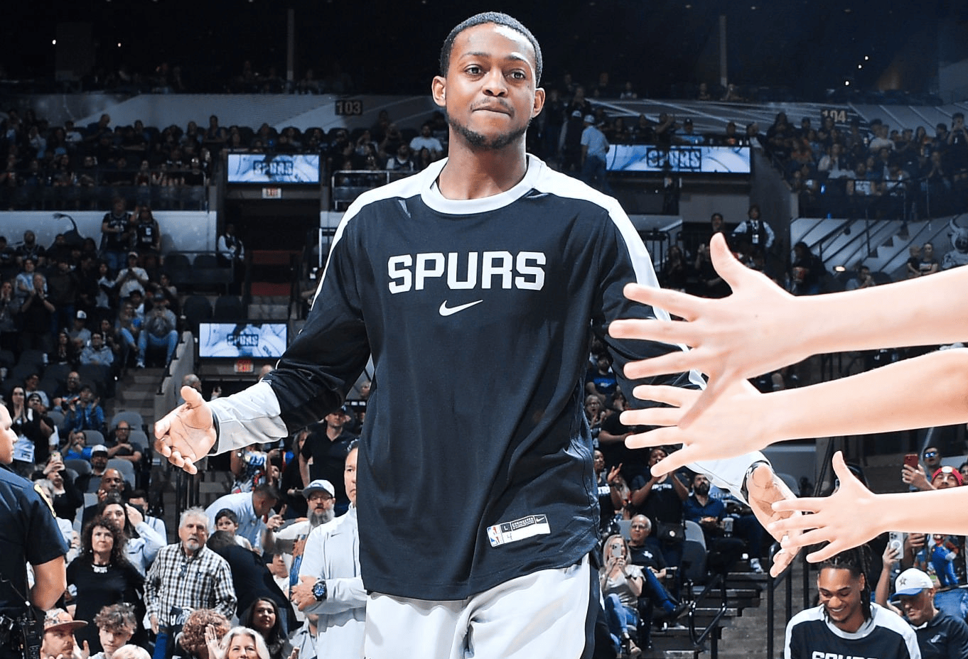 熊猫体育全站APP下载-步行者憾负马刺，瓦兰丘纳斯表现不俗