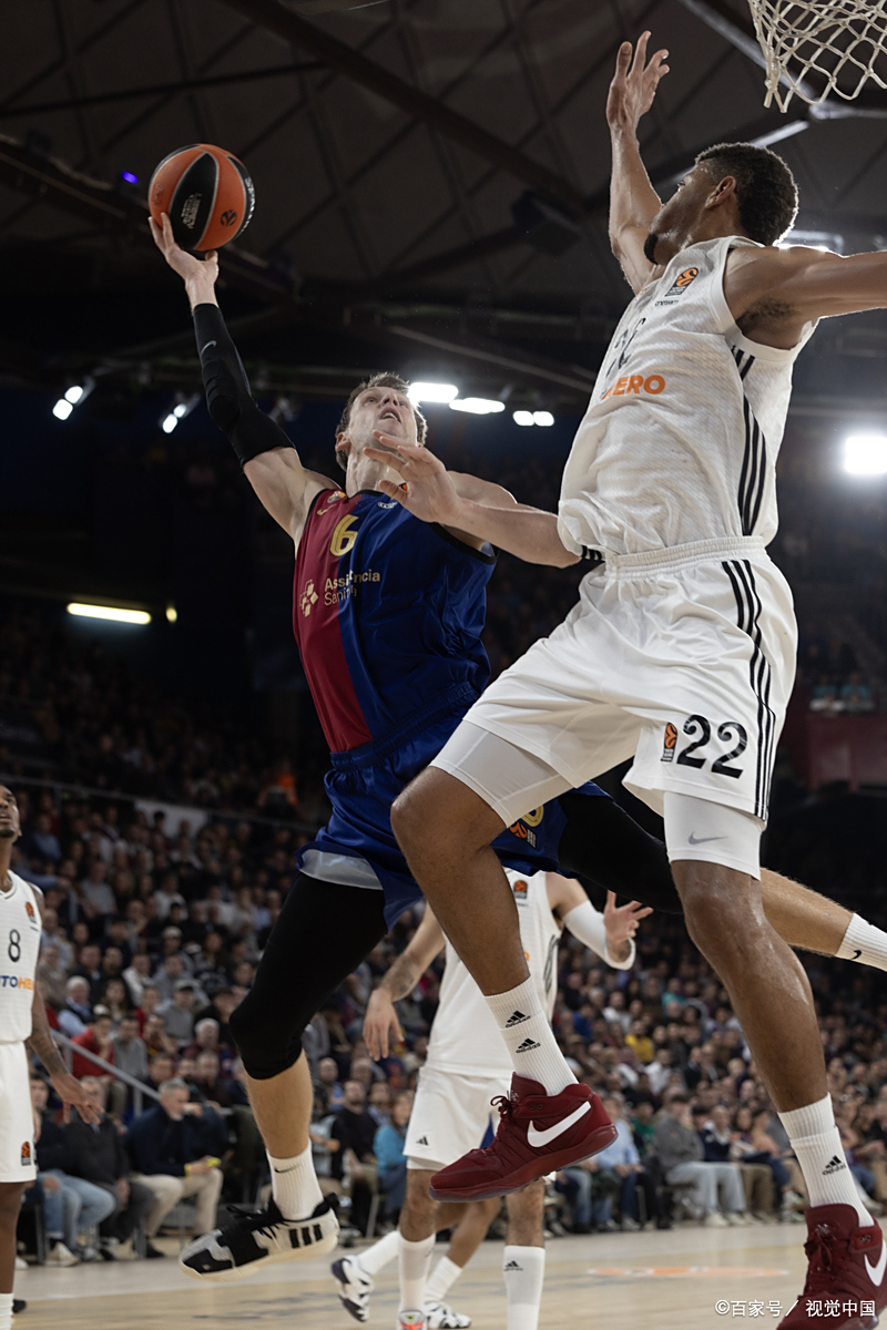 熊猫直播-篮球比赛中球员展现出的恢复体力能力