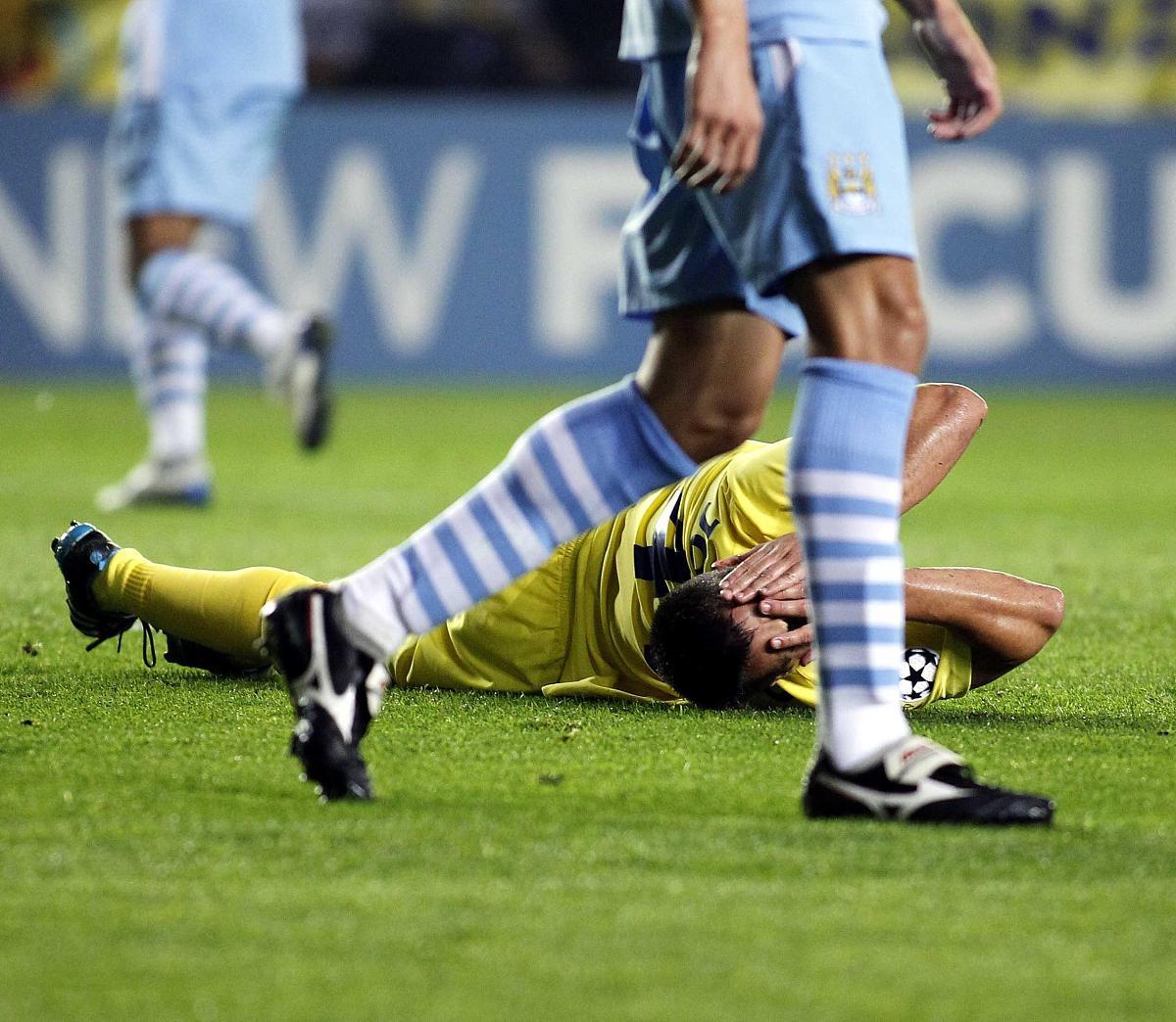 关于比利亚雷亚尔连平告急，需征服不败之战的信息